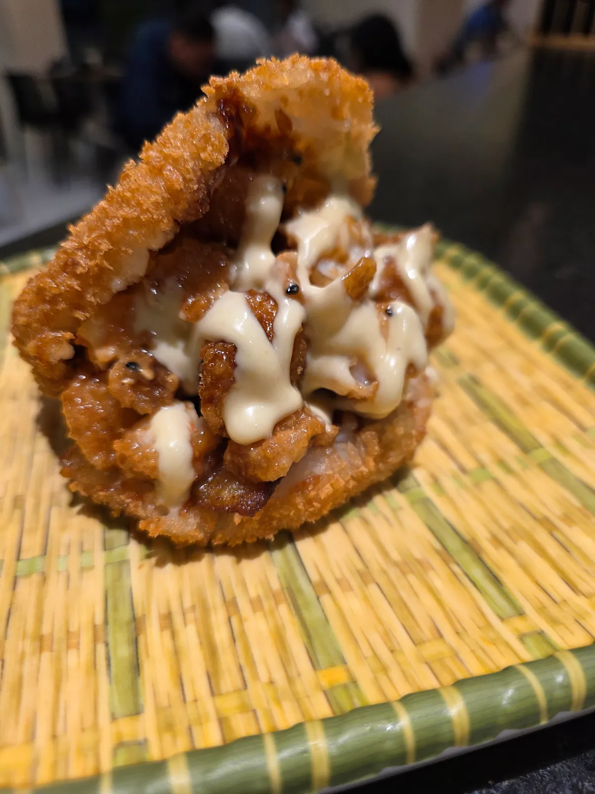 Sushi arepa de camarones